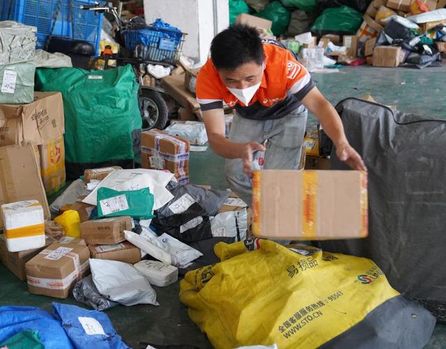 申通东窑村快递员服务如何?