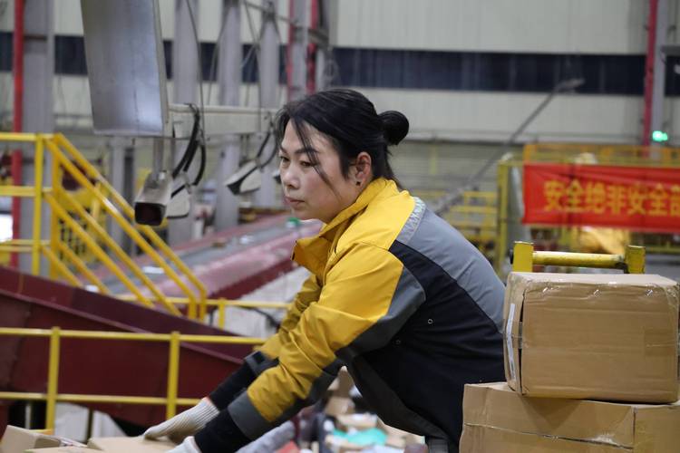 上海保税港区韵达快递有何特殊政策优势？